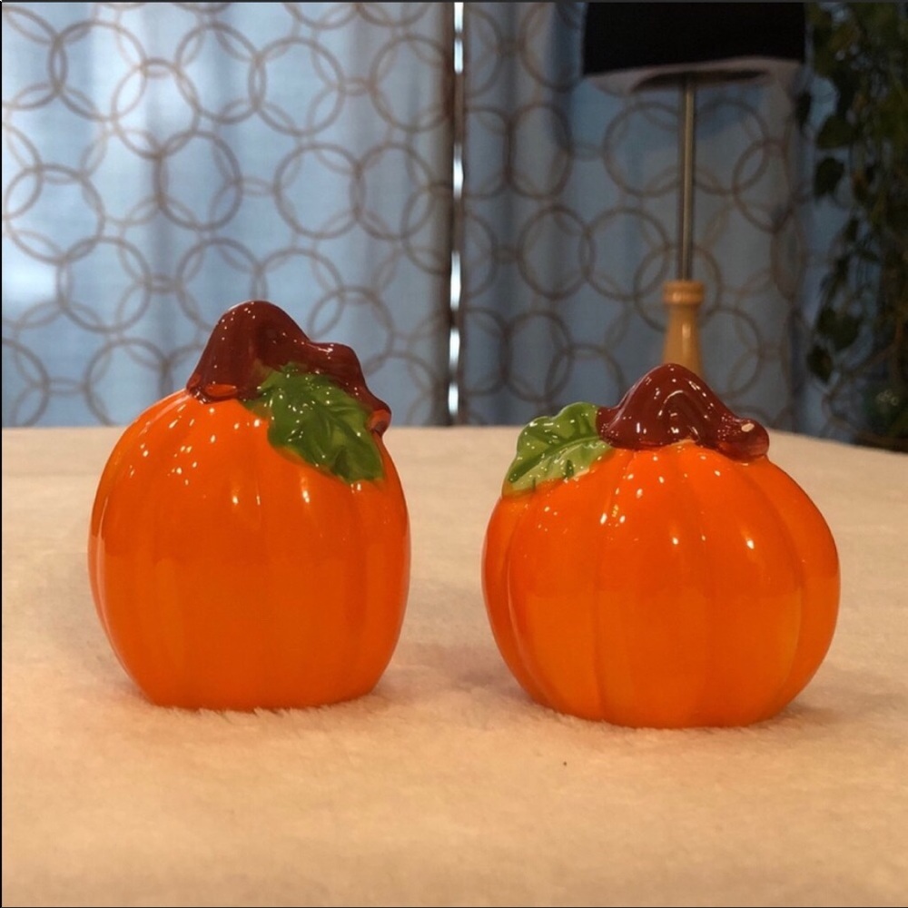 Pumpkin Salt & Pepper Shakers VGUC